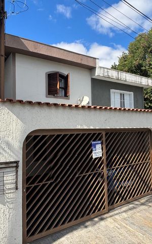 Casa à venda com 181m², 2 quartos e 2 vagasFachada 