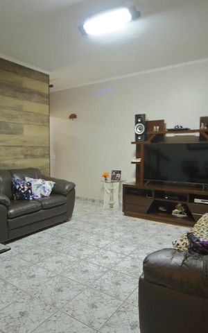 Casa à venda com 181m², 2 quartos e 2 vagasSala