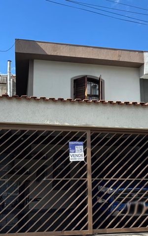 Casa à venda com 181m², 2 quartos e 2 vagasFachada 