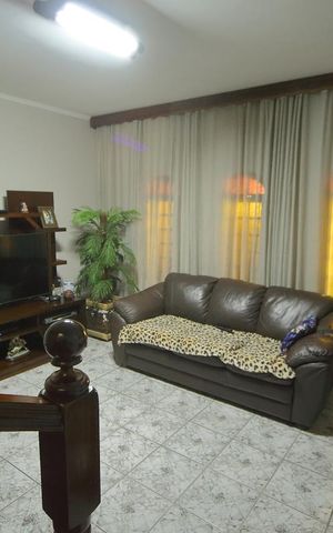 Casa à venda com 181m², 2 quartos e 2 vagasSala