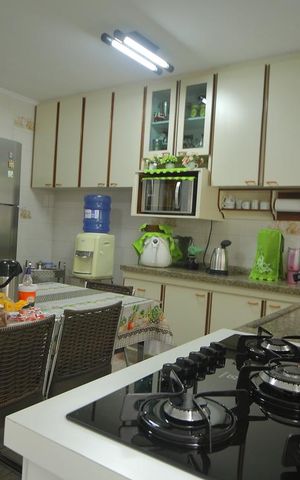 Casa à venda com 181m², 2 quartos e 2 vagasCozinha 