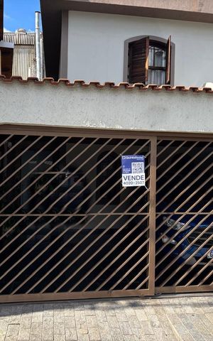 Casa à venda com 181m², 2 quartos e 2 vagasFachada 