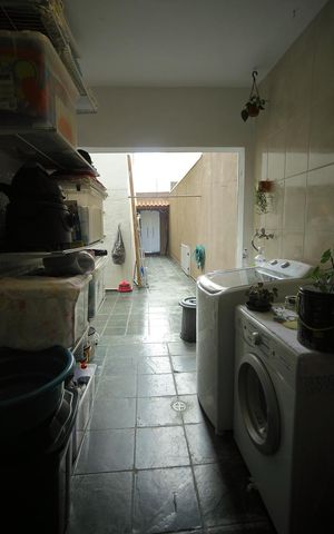 Casa à venda com 181m², 2 quartos e 2 vagasÁrea de serviço 
