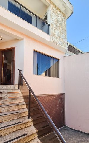 Casa à venda com 250m², 3 quartos e 4 vagas Casa à venda com 250m², 3 quartos e 4 vagasFachada