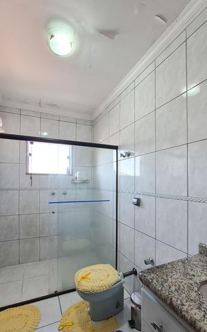 Casa à venda com 250m², 3 quartos e 4 vagas Casa à venda com 250m², 3 quartos e 4 vagasBanheiro Social
