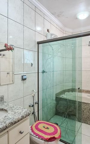 Casa à venda com 250m², 3 quartos e 4 vagas Casa à venda com 250m², 3 quartos e 4 vagasBanheiro da Suíte