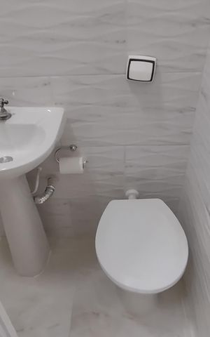 Casa para alugar com 10m², 1 quarto e sem vaga Casa para alugar com 10m², 1 quarto e sem vagaBanheiro