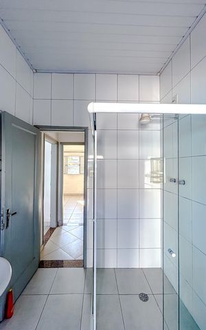 Casa à venda com 60m², 4 quartos e sem vagaBanheiro 1