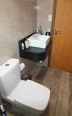 Casa à venda com 145m², 2 quartos e 1 vagaBanheiro