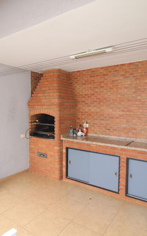 Casa à venda com 145m², 2 quartos e 1 vagaÁrea de Serviço