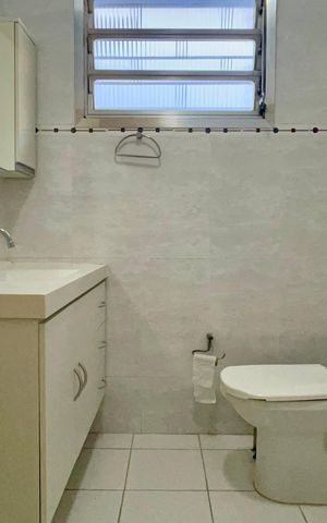 Casa à venda com 186m², 3 quartos e 2 vagas Casa à venda com 186m², 3 quartos e 2 vagasBanheiro