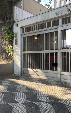Casa à venda com 186m², 3 quartos e 2 vagas Casa à venda com 186m², 3 quartos e 2 vagasFachada
