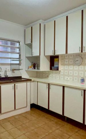 Casa à venda com 186m², 3 quartos e 2 vagas Casa à venda com 186m², 3 quartos e 2 vagasCozinha