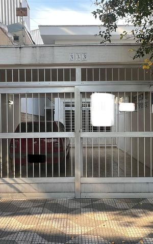 Casa à venda com 186m², 3 quartos e 2 vagas Casa à venda com 186m², 3 quartos e 2 vagasFachada