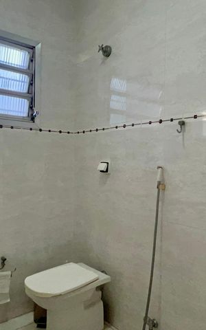 Casa à venda com 186m², 3 quartos e 2 vagas Casa à venda com 186m², 3 quartos e 2 vagasBanheiro