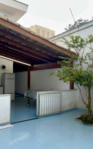 Casa à venda com 186m², 3 quartos e 2 vagas Casa à venda com 186m², 3 quartos e 2 vagasQuintal