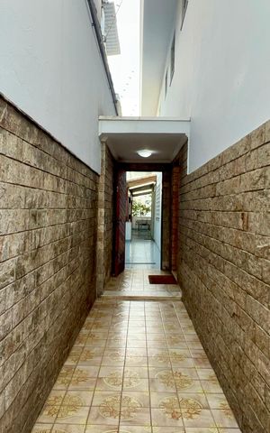 Casa à venda com 186m², 3 quartos e 2 vagas Casa à venda com 186m², 3 quartos e 2 vagasCorredor Externo