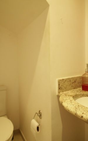 Casa de condomínio à venda com 120m², 4 quartos e 2 vagasLavabo