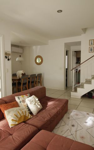 Casa de condomínio à venda com 120m², 4 quartos e 2 vagasSala