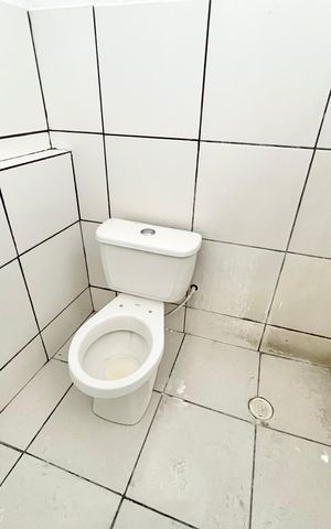 Casa à venda com 50m², 2 quartos e sem vaga Casa à venda com 50m², 2 quartos e sem vagaBanheiro