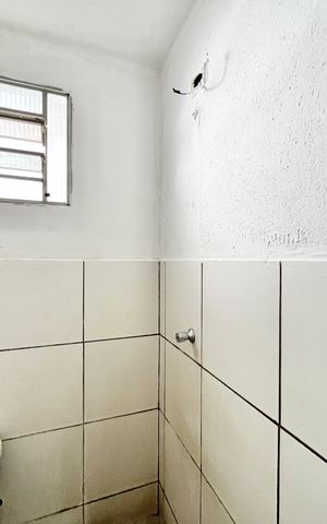 Casa à venda com 50m², 2 quartos e sem vaga Casa à venda com 50m², 2 quartos e sem vagaBanheiro