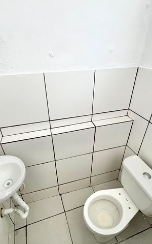 Casa à venda com 50m², 2 quartos e sem vaga Casa à venda com 50m², 2 quartos e sem vagaBanheiro