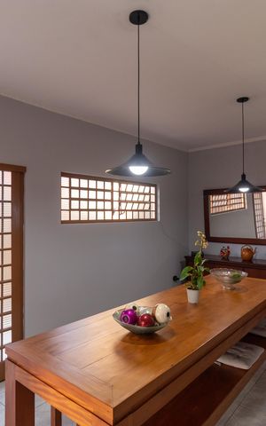 Casa à venda com 237m², 3 quartos e 6 vagas Casa à venda com 237m², 3 quartos e 6 vagasSalas