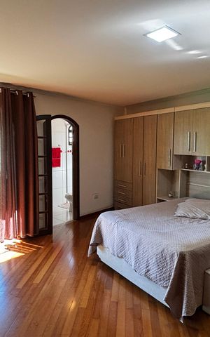 Casa à venda com 257m², 3 quartos e 4 vagasSuite
