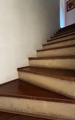 Casa à venda com 257m², 3 quartos e 4 vagasEscada