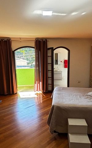 Casa à venda com 257m², 3 quartos e 4 vagasSuite