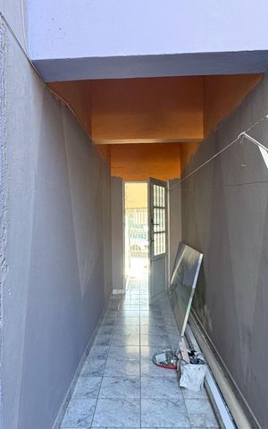 Casa à venda com 180m², 2 quartos e sem vaga Casa à venda com 180m², 2 quartos e sem vagaEntrada