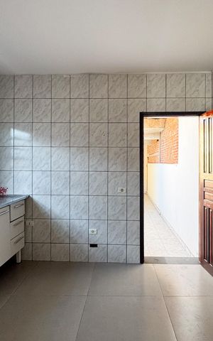 Casa à venda com 180m², 2 quartos e sem vaga Casa à venda com 180m², 2 quartos e sem vagaCozinha