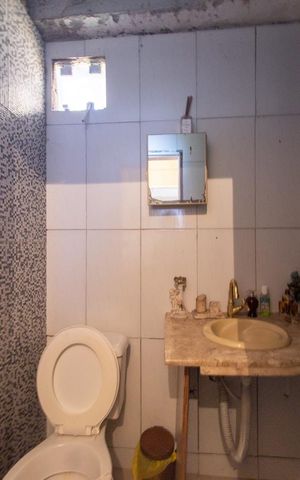 Casa à venda com 140m², 6 quartos e 3 vagas Casa à venda com 140m², 6 quartos e 3 vagasBanheiro Social