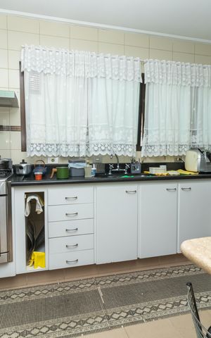 Apartamento à venda com 226m², 3 quartos e 3 vagas Apartamento à venda com 226m², 3 quartos e 3 vagasCozinha