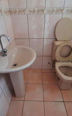 Casa à venda com 220m², 4 quartos e 2 vagas Casa à venda com 220m², 4 quartos e 2 vagasCasa 2 - Banheiro