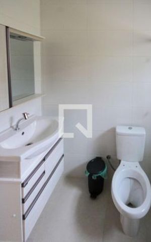 Casa à venda com 220m², 4 quartos e 2 vagas Casa à venda com 220m², 4 quartos e 2 vagasCasa 1 - Banheiro