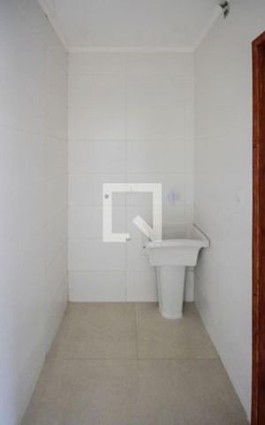Casa à venda com 220m², 4 quartos e 2 vagas Casa à venda com 220m², 4 quartos e 2 vagasCasa 1 - Banheiro