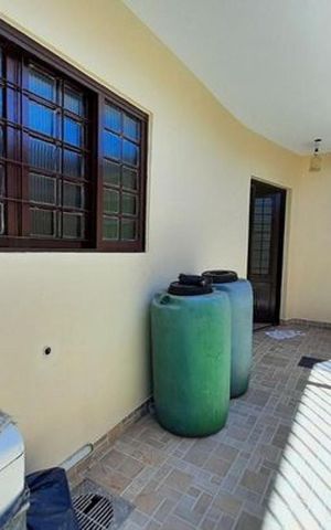 Casa à venda com 220m², 4 quartos e 2 vagas Casa à venda com 220m², 4 quartos e 2 vagasCasa 2 - Área externa