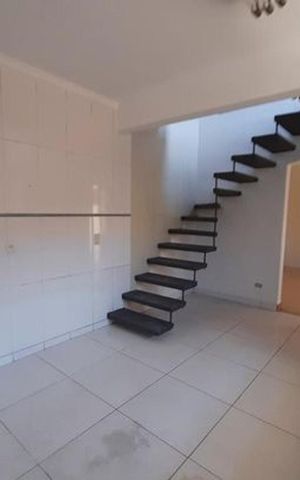 Casa à venda com 220m², 4 quartos e 2 vagas Casa à venda com 220m², 4 quartos e 2 vagasCasa 2 - Cozinha
