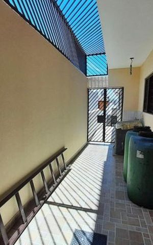 Casa à venda com 220m², 4 quartos e 2 vagas Casa à venda com 220m², 4 quartos e 2 vagasCasa 2 - Área externa