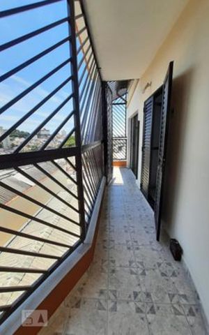 Casa à venda com 220m², 4 quartos e 2 vagas Casa à venda com 220m², 4 quartos e 2 vagasCasa 2 - Área externa