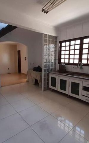 Casa à venda com 220m², 4 quartos e 2 vagas Casa à venda com 220m², 4 quartos e 2 vagasCasa 2 - Cozinha