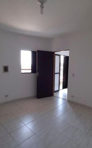 Casa à venda com 220m², 4 quartos e 2 vagas Casa à venda com 220m², 4 quartos e 2 vagasCasa 2 - Quarto
