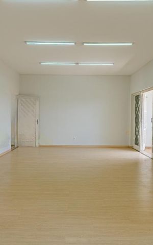 Casa à venda com 329m², 3 quartos e 6 vagas