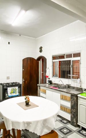 Casa à venda com 490m², 4 quartos e 2 vagas Casa à venda com 490m², 4 quartos e 2 vagasCozinha