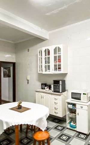 Casa à venda com 490m², 4 quartos e 2 vagas Casa à venda com 490m², 4 quartos e 2 vagasCozinha