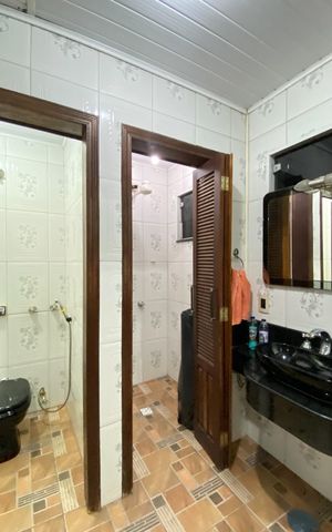 Casa à venda com 490m², 4 quartos e 2 vagas Casa à venda com 490m², 4 quartos e 2 vagasBanheiro social