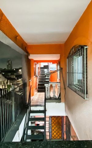 Casa à venda com 490m², 4 quartos e 2 vagas Casa à venda com 490m², 4 quartos e 2 vagasÁrea externa