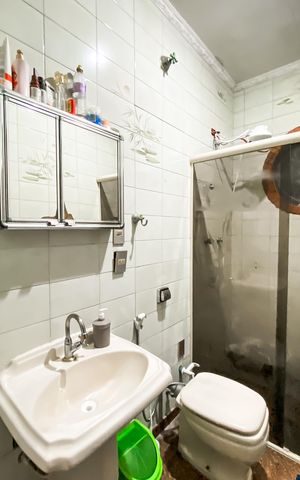 Casa à venda com 490m², 4 quartos e 2 vagas Casa à venda com 490m², 4 quartos e 2 vagasLavabo