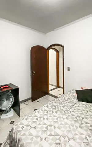 Casa à venda com 490m², 4 quartos e 2 vagas Casa à venda com 490m², 4 quartos e 2 vagasQuarto 2